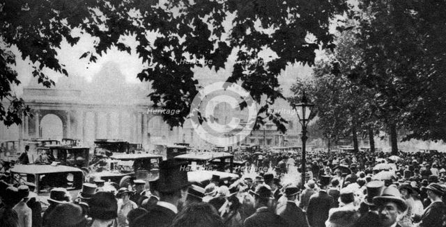 Hyde Park on a fine Ascot Sunday, London, 1926-1927. Artist: Unknown