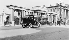 Hyde Park Corner and Constitution Arch, Westminster, London. Creator: Unknown