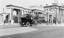 Hyde Park Corner and Constitution Arch, Westminster, London. Creator: Unknown