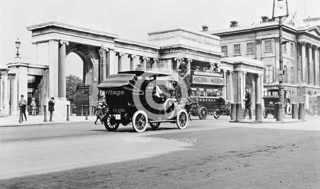 Hyde Park Corner and Constitution Arch, Westminster, London. Creator: Unknown.
