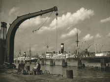 Im Hamburger Hafen - (In Hamburg Harbour) 1931. Artist: Kurt Hielscher