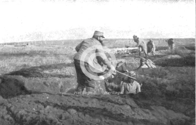 ''Impressions Macedoniennes; Nos soldats redevenus terrassiers.', 1915. Creator: Unknown.