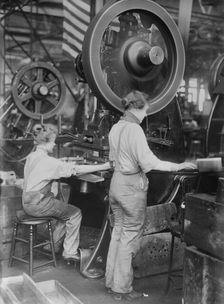 In a Detroit shop, 26 Dec 1917. Creator: Bain News Service