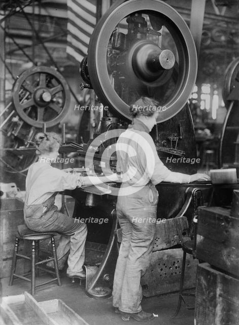 In a Detroit shop, 26 Dec 1917. Creator: Bain News Service.