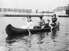 In the good old summertime. [canoe], between c1910 and c1915. Creator: Bain News Service