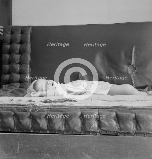 In the waiting room of the relief office, Oklahoma City, Oklahoma, 1937. Creator: Dorothea Lange.