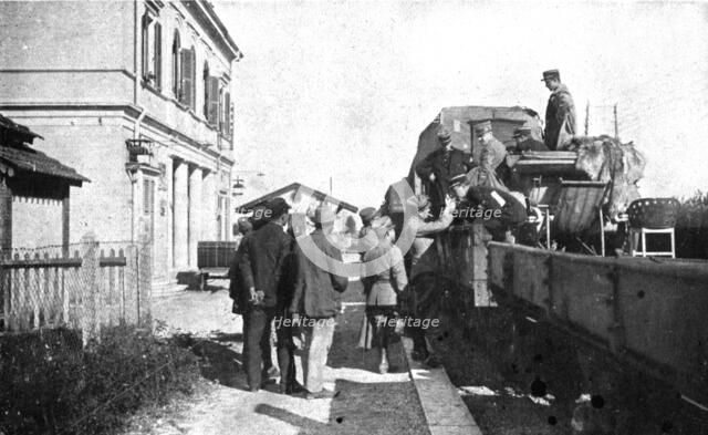 Inter-allied Support; A stop on the journey: an Italian officer offers a light.., 1917. Creator: Pelanda.