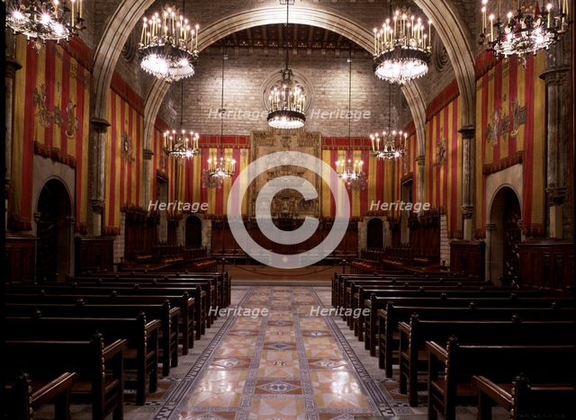 Interior view of the 'Salo de Cent' of the city council of Barcelona, by Pere Llobet.