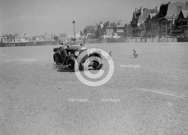 Invicta 4-seater high-chassis tourer of Violette Corderey, Boulogne Motor Week, France, 1928. Artist: Bill Brunell.