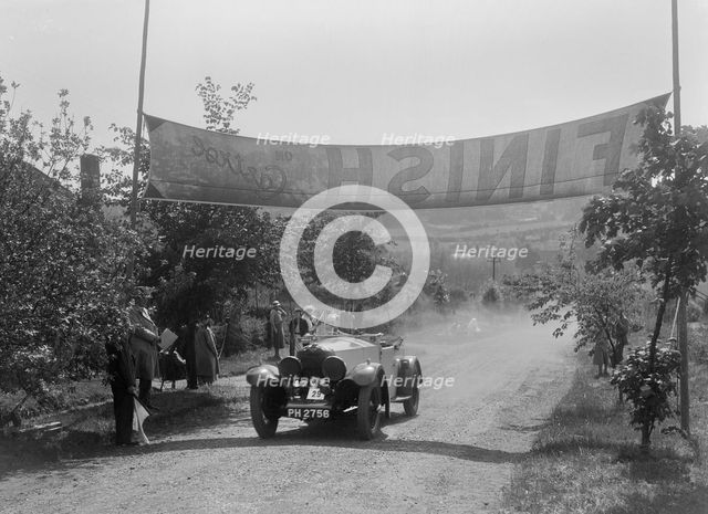 Invicta of D Munro at the finish of the BOC Hill Climb, Chalfont St Peter, Buckinghamshire, 1932. Artist: Bill Brunell.