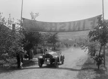 Invicta of D Munro at the finish of the BOC Hill Climb, Chalfont St Peter, Buckinghamshire, 1932. Artist: Bill Brunell