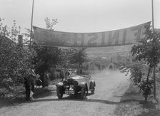 Invicta of D Munro at the finish of the BOC Hill Climb, Chalfont St Peter, Buckinghamshire, 1932. Artist: Bill Brunell
