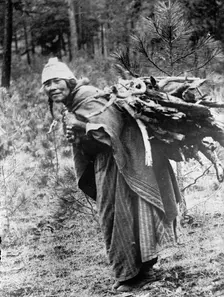 Indians, American Medicine Woman, or No-Ah-Tuh, 1913. Creator: Harris & Ewing