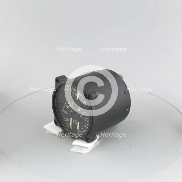 Indicator, Combined, Oil Temperature / Oil Pressure / Fuel Pressure, Navy. Creator: Thomas A. Edison, Incorporated.