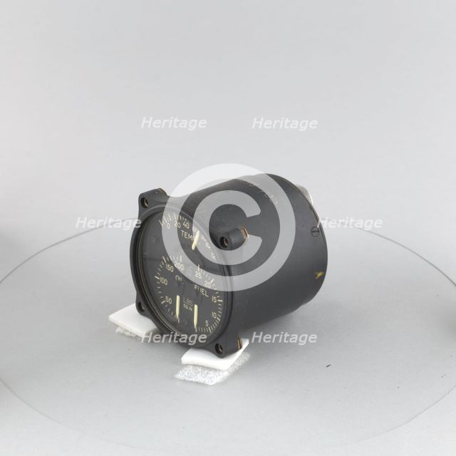 Indicator, Combined, Oil Temperature / Oil Pressure / Fuel Pressure, Navy. Creator: Thomas A. Edison, Incorporated.