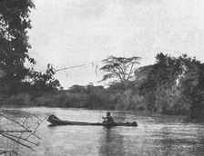 'Indigene de l'Angola naviguant sur un fleuve; Afrique Australe 1914. Creator: Unknown