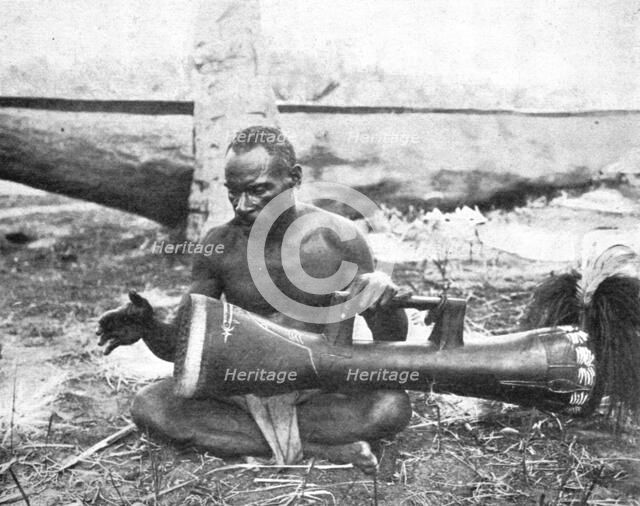 ''Indigene (Musicien) de la nouvelle-Guinee britannique; Les Terres Du Pacifique', 1914. Creator: Unknown.