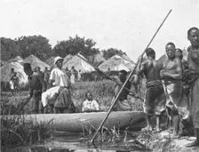 'Indigenes du bords du lac Bangweulu; Afrique Australe 1914. Creator: Unknown