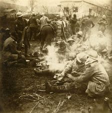 Infantrymen at makeshift kitchen, Cussy farm, Craonne, northern France, c1914-c1918