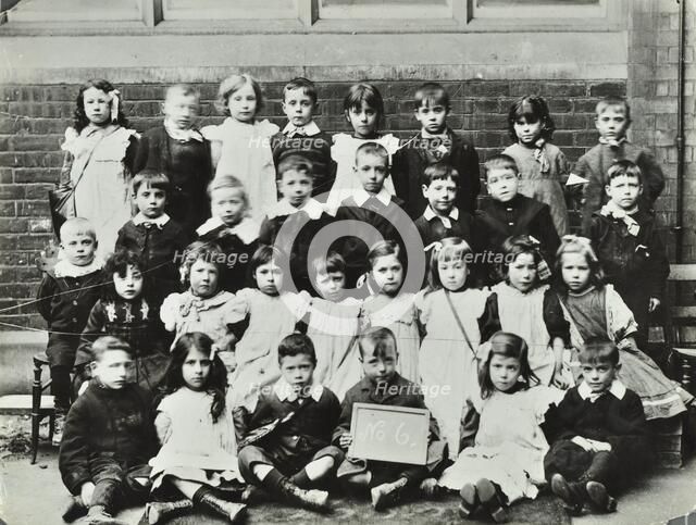Infants school class, London, c1900-c1915. Artist: Unknown.