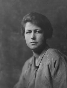 Ingram, Charles, Mrs., portrait photograph, 1916 Apr. 12. Creator: Arnold Genthe