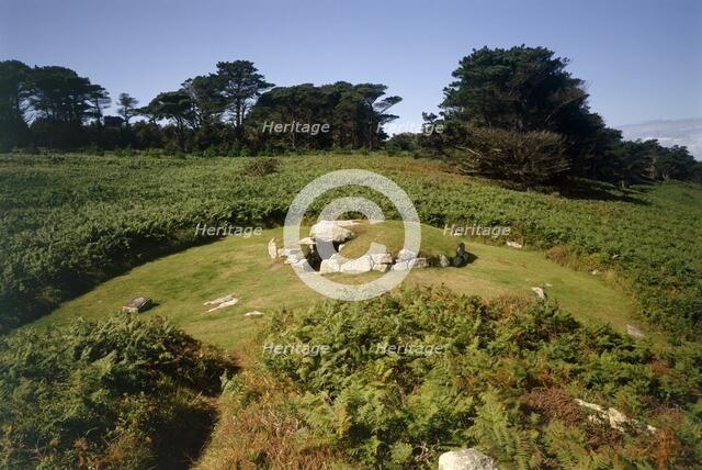 Innisidgen Burial Chamber, St Mary's, Isles of Scilly, Cornwall, 2010. Creator: Historic England Staff Photographer.