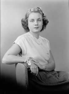 Iager, Thelma - Portrait, 1945. Creator: Harris & Ewing