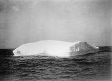 Iceberg, 1914. Creator: Harris & Ewing