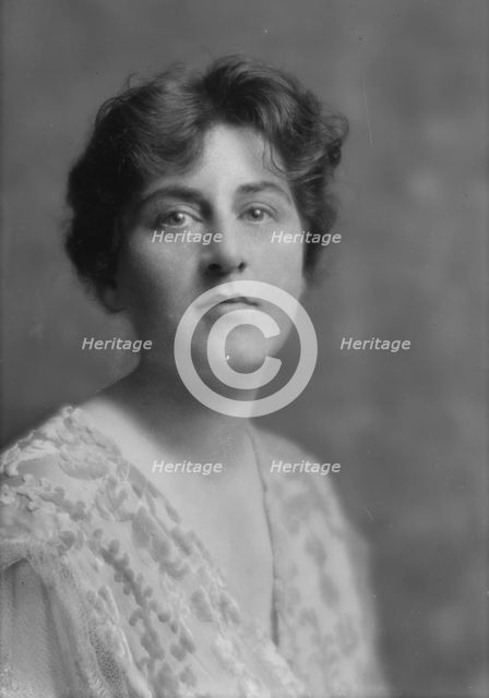 Ide, R.L., Mrs., portrait photograph, 1914 June 27. Creator: Arnold Genthe.