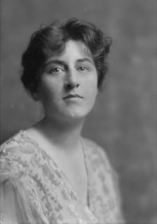 Ide, R.L., Mrs., portrait photograph, 1914 June 27. Creator: Arnold Genthe