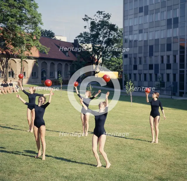 Idlaflickorna (The Ernst Idla Girls), famous Swedish rhythmic gymnastics group. Creator: Göran Algård.