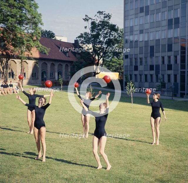 Idlaflickorna (The Ernst Idla Girls), famous Swedish rhythmic gymnastics group. Creator: Göran Algård.