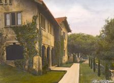 "Il Paradiso," Mrs. Dudley Peter Allen house, 1188 Hillcrest Avenue, Oak Knoll, Pasadena, CA, 1917. Creator: Frances Benjamin Johnston