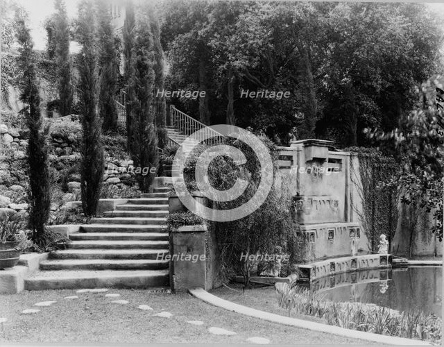 "Il Paradiso," Mrs. Dudley Peter Allen house, 1188 Hillcrest Avenue, Oak Knoll, Pasadena, CA, 1917. Creator: Frances Benjamin Johnston.