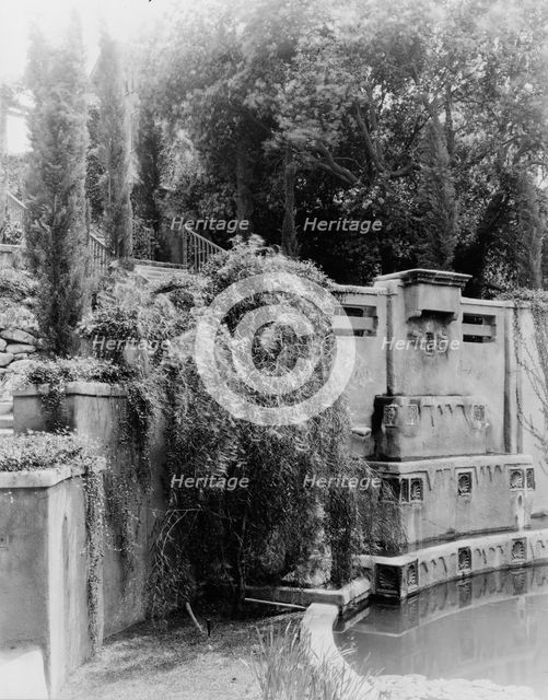 "Il Paradiso," Mrs. Dudley Peter Allen house, 1188 Hillcrest Avenue, Oak Knoll, Pasadena, CA, 1917. Creator: Frances Benjamin Johnston.