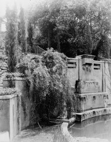 "Il Paradiso," Mrs. Dudley Peter Allen house, 1188 Hillcrest Avenue, Oak Knoll, Pasadena, CA, 1917. Creator: Frances Benjamin Johnston