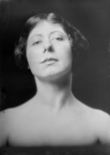 Illingsworth, Miss, portrait photograph, between 1917 and 1919. Creator: Arnold Genthe