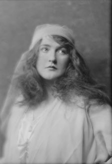 Irving, Daisy, Miss, portrait photograph, 1916 Feb. 4. Creator: Arnold Genthe