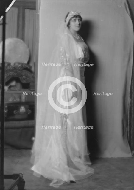 Irwin, Wallace, Mrs., portrait photograph, 1916 Jan. 7. Creator: Arnold Genthe.