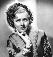 Irene Dunne, American film actress and singer, 1934-1935
