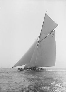 Istria sailing close-hauled, 1912. Creator: Kirk & Sons of Cowes