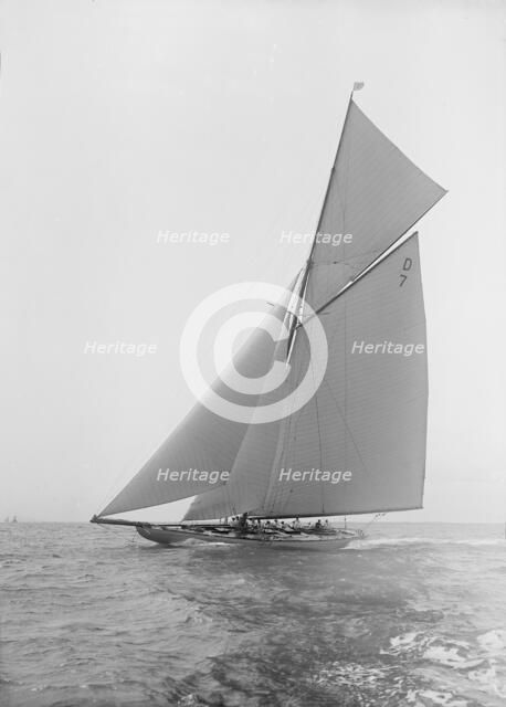 'Istria' sailing close-hauled, 1912. Creator: Kirk & Sons of Cowes.