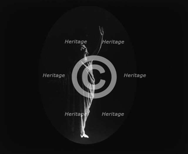 Isadora Duncan dancer, between 1915 and 1923. Creator: Arnold Genthe.