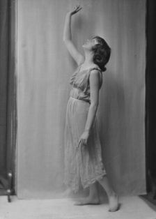 Isadora Duncan dancer, between 1915 and 1923. Creator: Arnold Genthe
