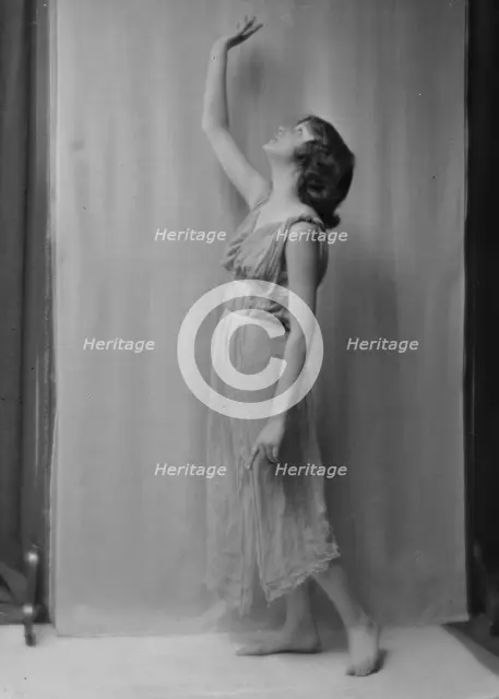 Isadora Duncan dancer, between 1915 and 1923. Creator: Arnold Genthe.