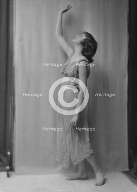 Isadora Duncan dancer, between 1915 and 1923. Creator: Arnold Genthe.