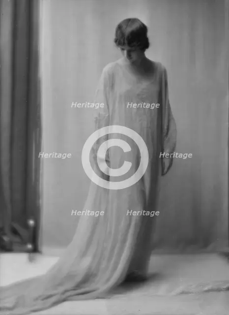 Isadora Duncan dancer, between 1915 and 1923. Creator: Arnold Genthe.