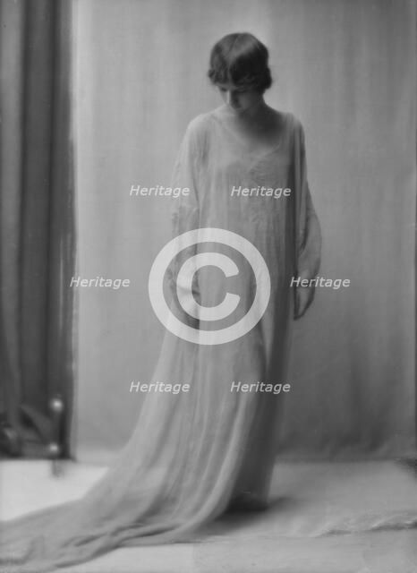 Isadora Duncan dancer, between 1915 and 1923. Creator: Arnold Genthe.