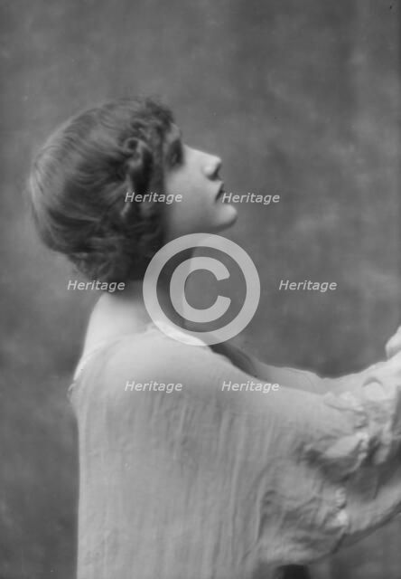 Isadora Duncan dancer, between 1915 and 1923. Creator: Arnold Genthe.