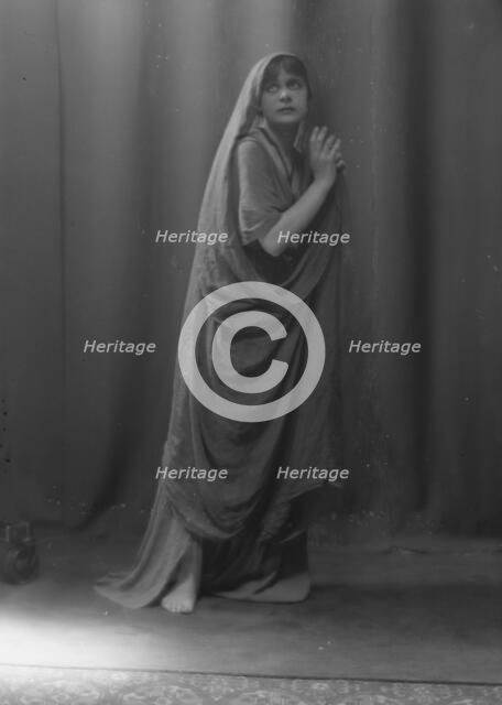 Isadora Duncan dancer, between 1915 and 1923. Creator: Arnold Genthe.